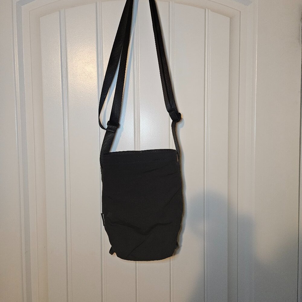 LuLuLemon Water Bottle Cross Body